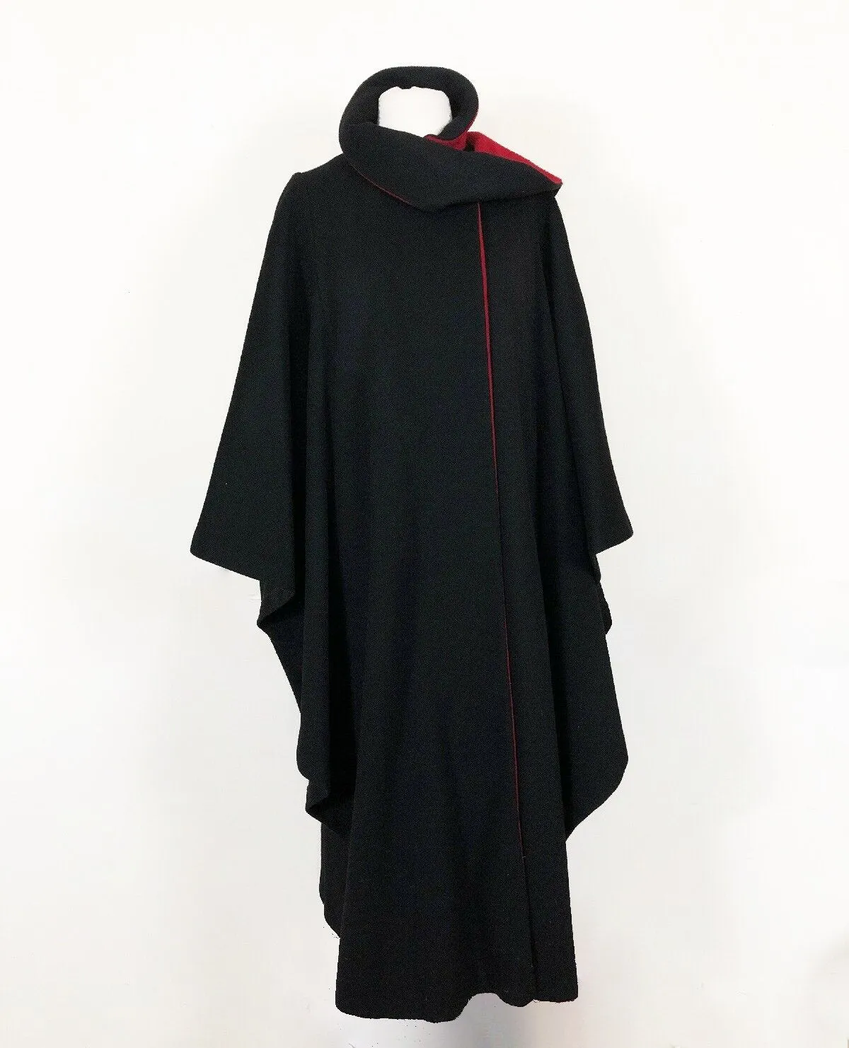 1960s Vintage Black Wool Cape for Sale | Fashionable Retro Outerwear