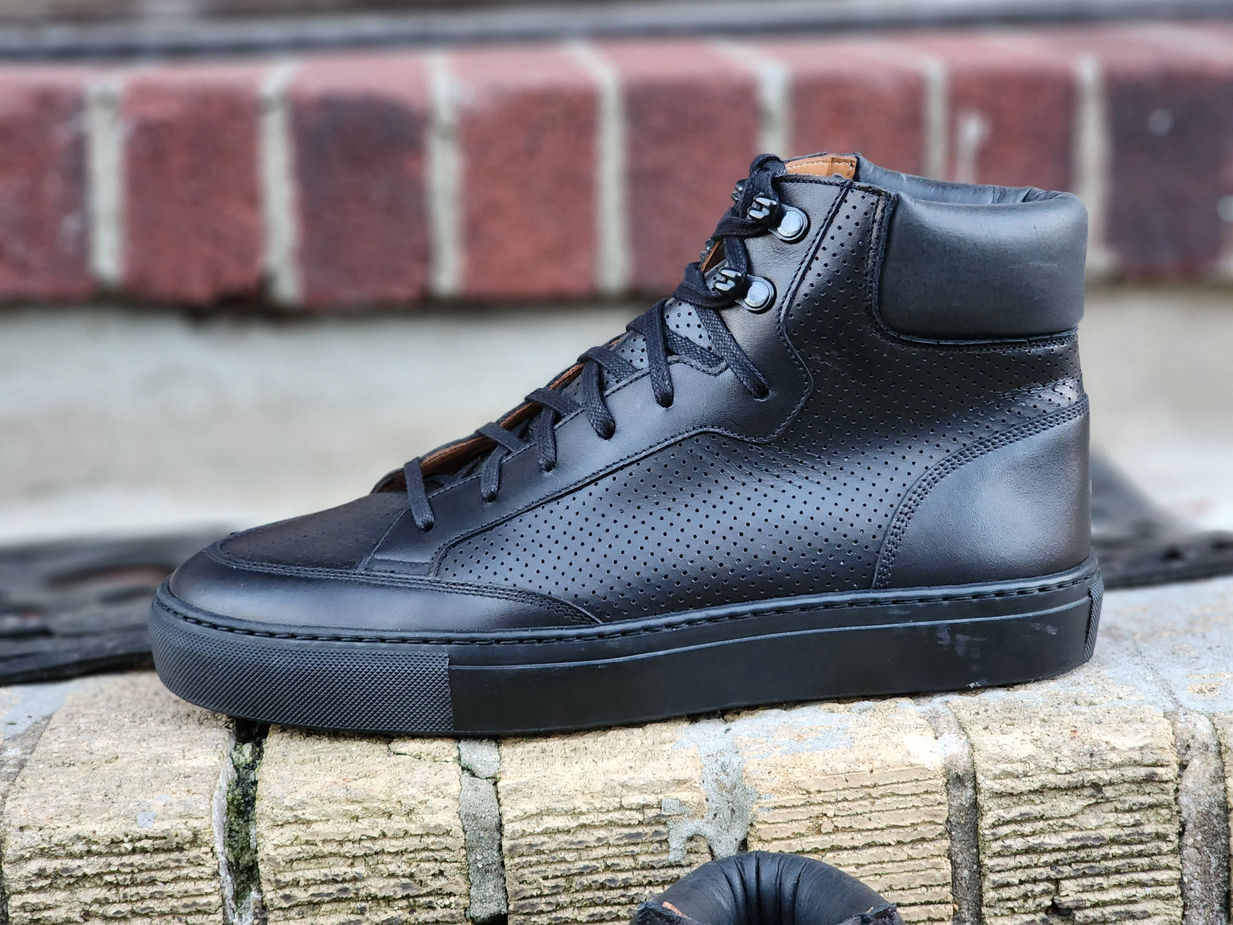 Richland Black Calf Perforated - Buy now