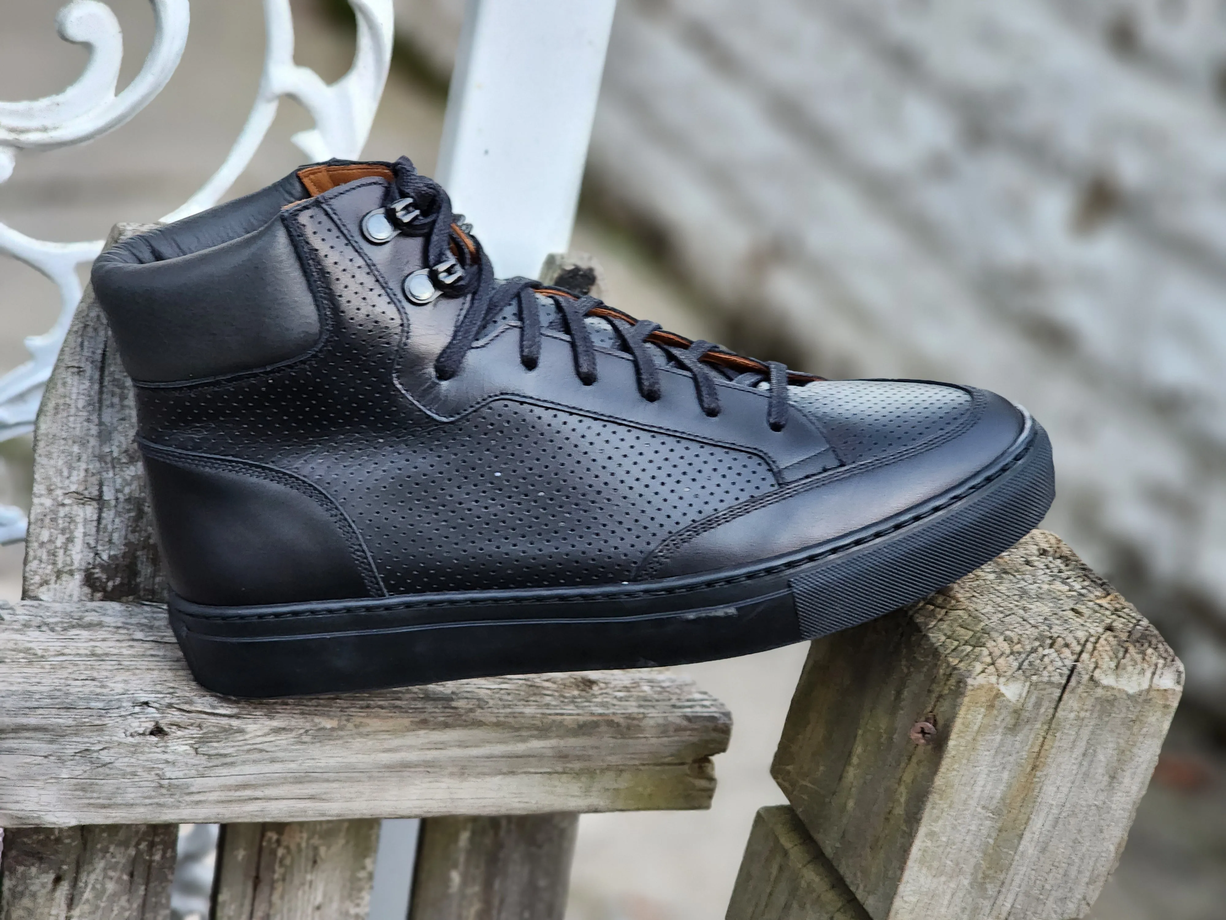 Richland Black Calf Perforated - Buy now