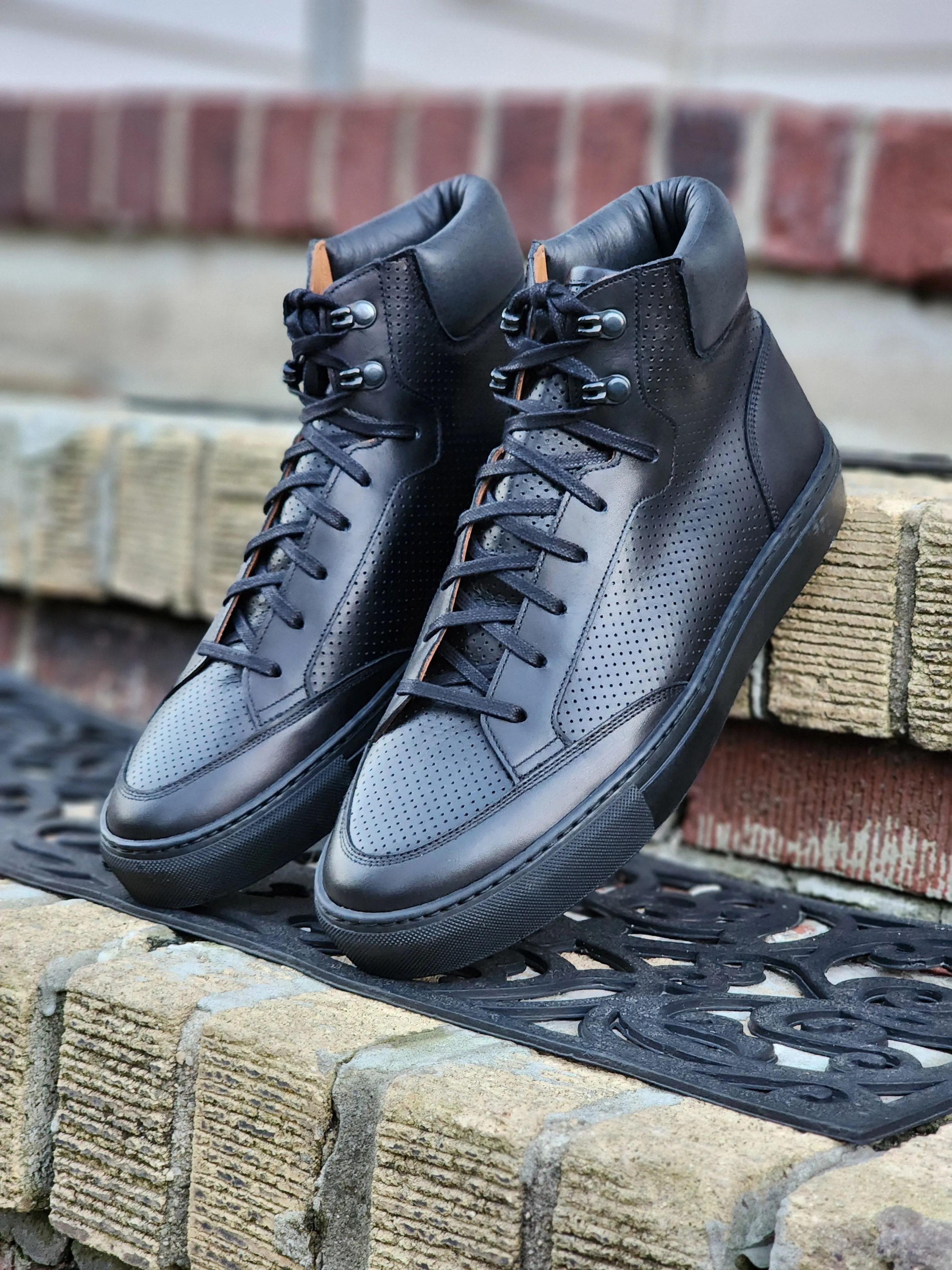 Richland Black Calf Perforated - Buy now