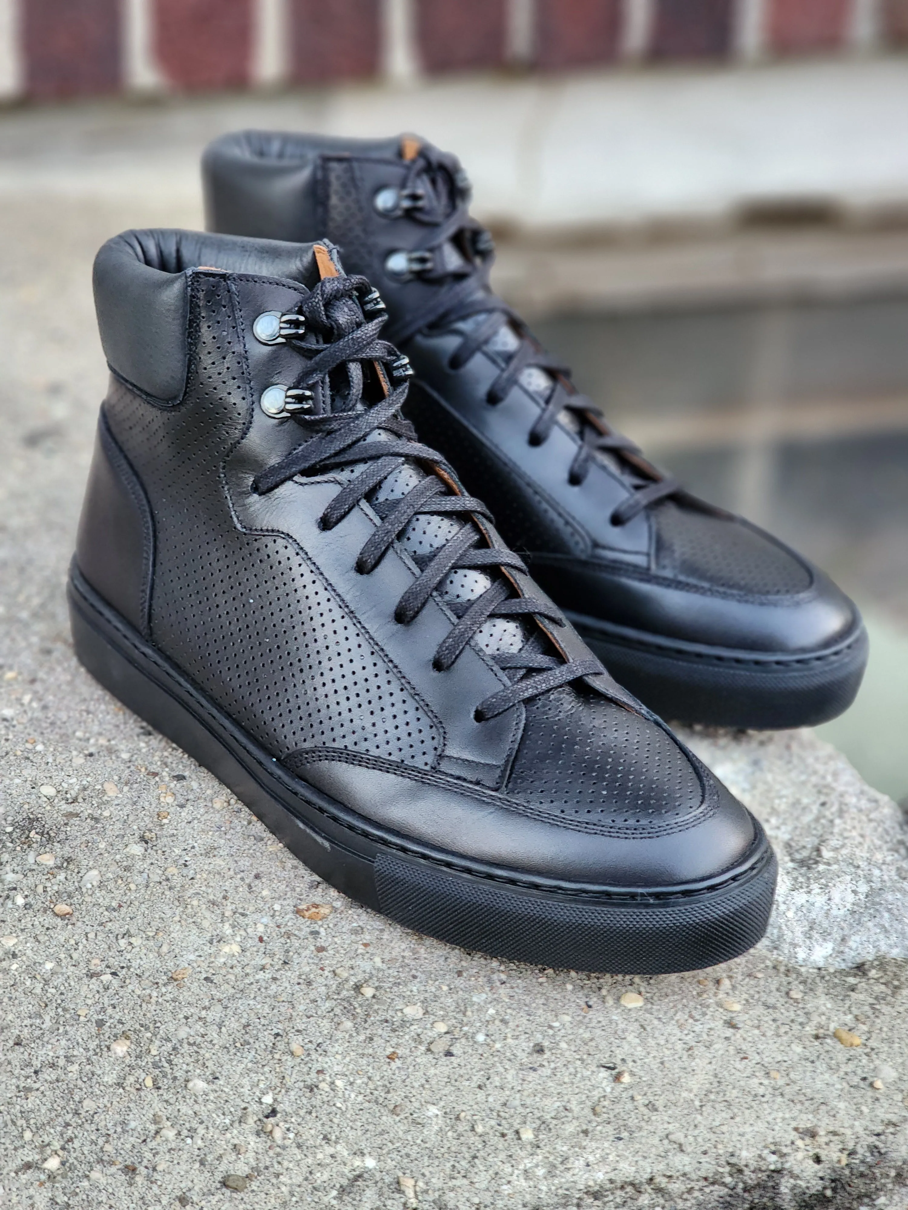 Richland Black Calf Perforated - Buy now