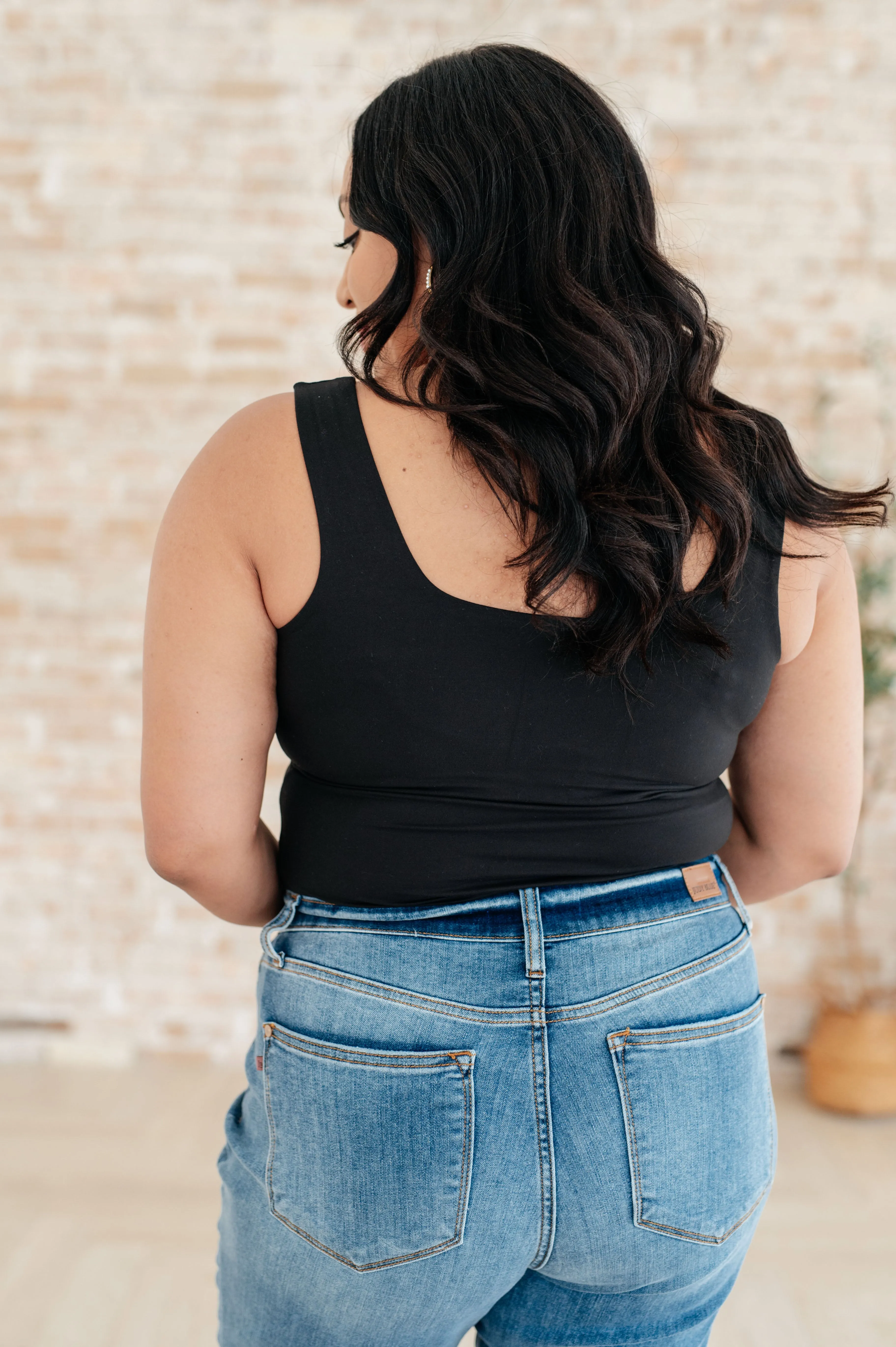 Right Square Neck Tank Black