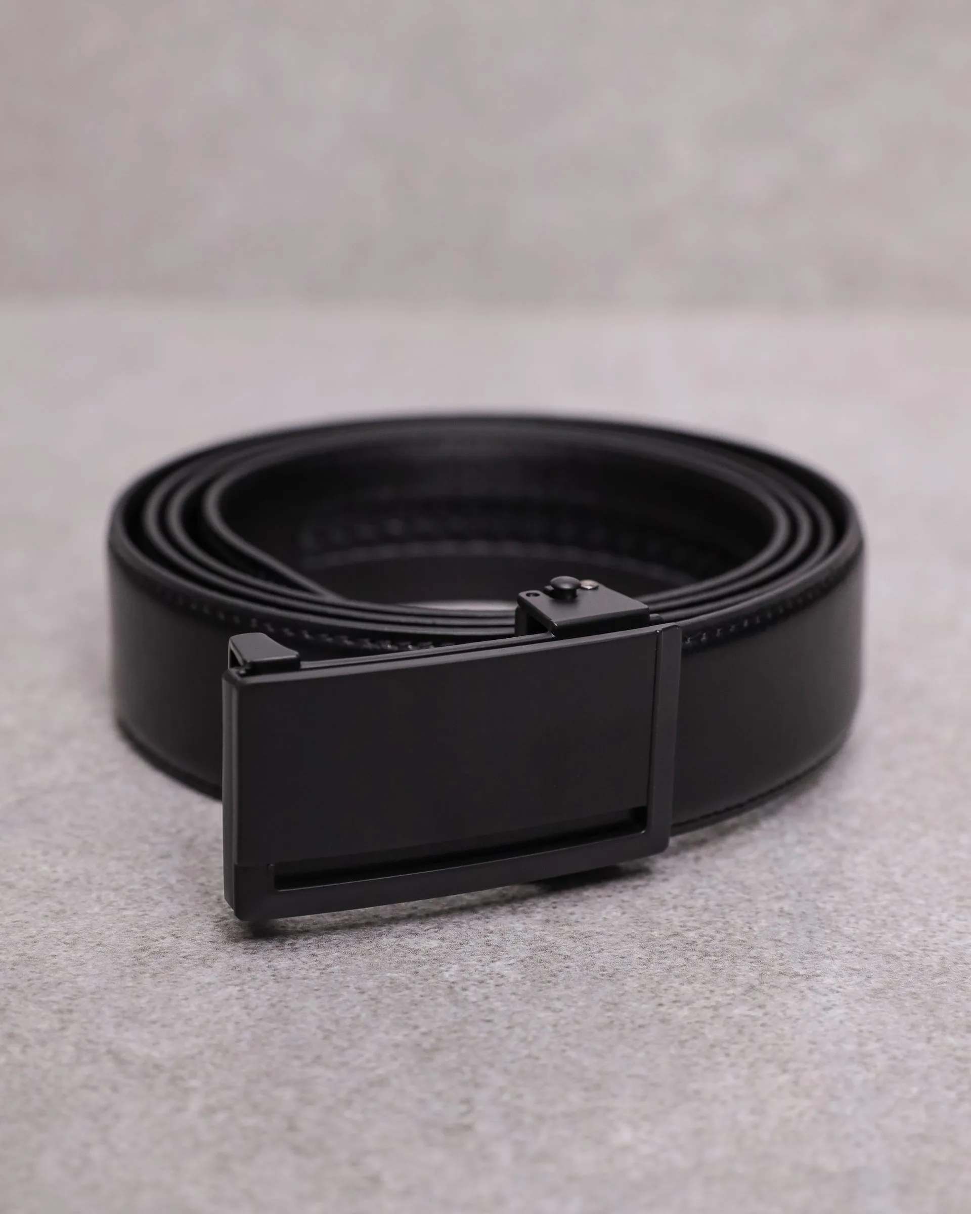 Tomaz AB043 Men's Automatic Leather Belt - Black.