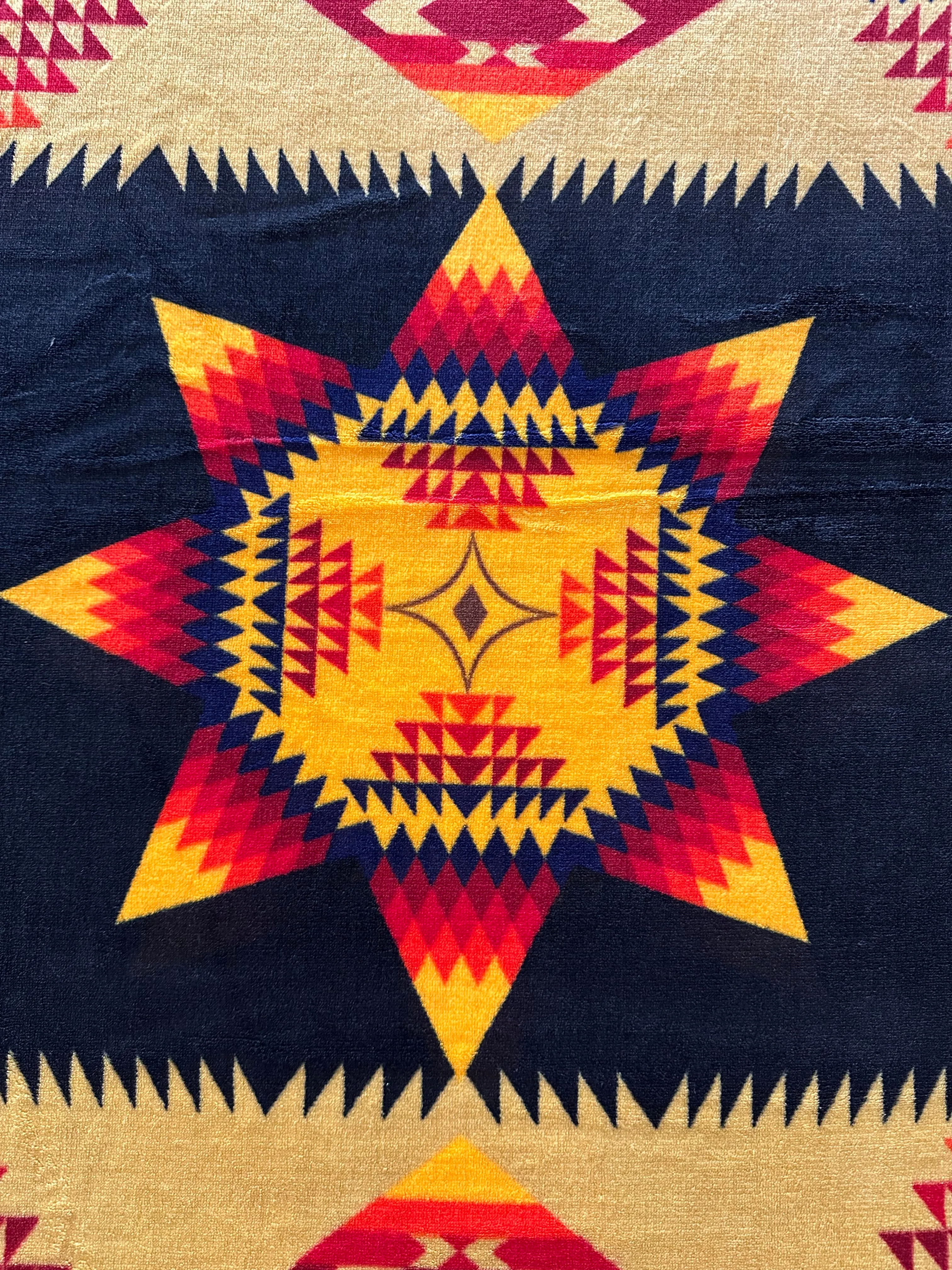 Western Trading, Queen Fleece Blanket, Red Starburst