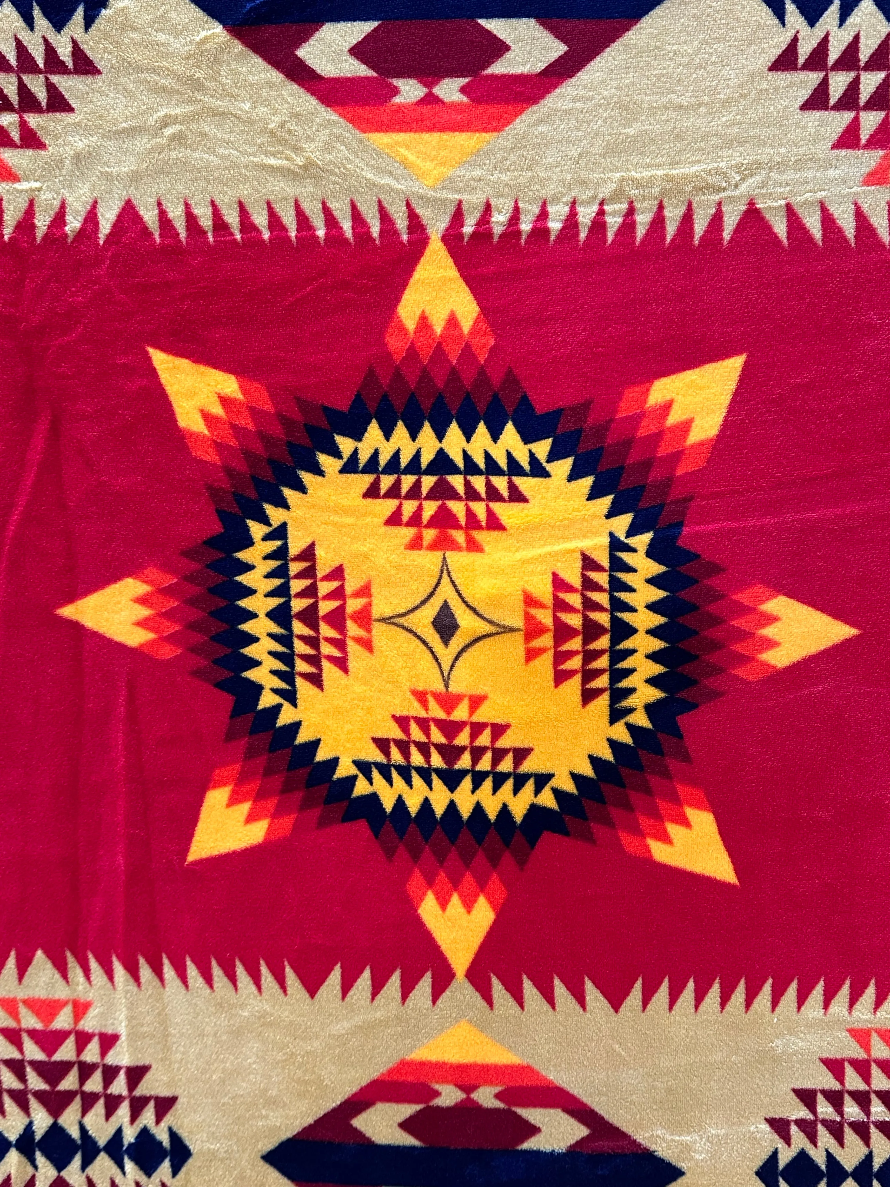 Western Trading, Queen Fleece Blanket, Red Starburst